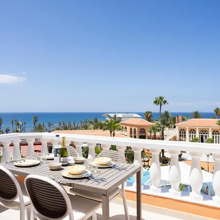 Playa Vistas 2 With Breathtaking Sea View, Only 100 M To The Sea, Heated Pool, Aircondition For A Fee, Wifi Apartament Playa de las Americas (Tenerife)