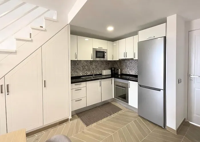 Playa Vistas 2 With Breathtaking Sea View, Only 100 M To The Sea, Heated Pool, Aircondition For A Fee, Wifi Playa de las Americas (Tenerife)