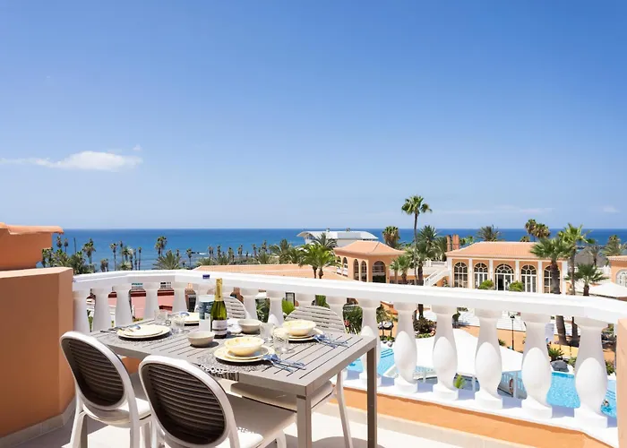 Playa Vistas 2 With Breathtaking Sea View, Only 100 M To The Sea, Heated Pool, Aircondition For A Fee, Wifi Apartament Playa de las Americas (Tenerife)