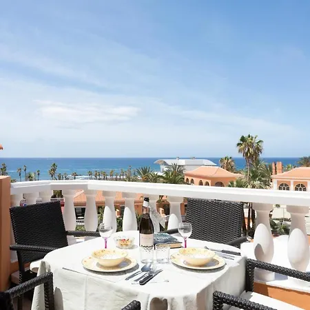 Playa Vistas 2 With Breathtaking Sea View, Only 100 M To The Sea, Heated Pool, Aircondition For A Fee, Wifi Playa de las Américas