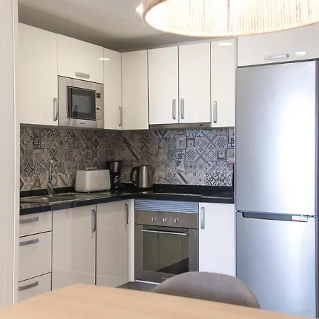 Playa Vistas 2 With Breathtaking Sea View, Only 100 M To The Sea, Heated Pool, Aircondition For A Fee, Wifi * Playa de las Américas