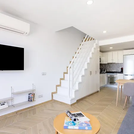 Appartement Playa Vistas 2 With Breathtaking Sea View, Only 100 M To The Sea, Heated Pool, Aircondition For A Fee, Wifi