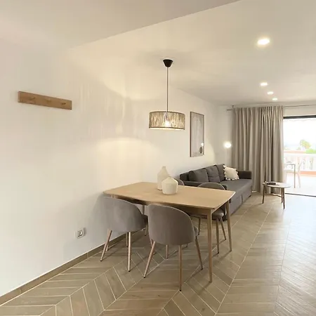 Sea View Oasis: Playa Vistas Apartment *