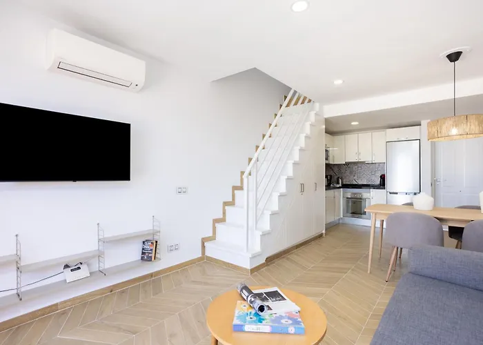 Apartman Playa Vistas 2 With Breathtaking Sea View, Only 100 M To The Sea, Heated Pool, Aircondition For A Fee, Wifi