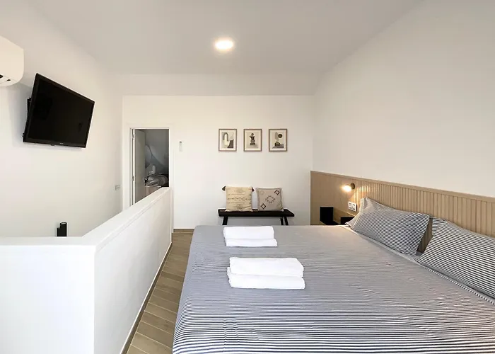 Apartman Playa Vistas 2 With Breathtaking Sea View, Only 100 M To The Sea, Heated Pool, Aircondition For A Fee, Wifi Playa de las Américas